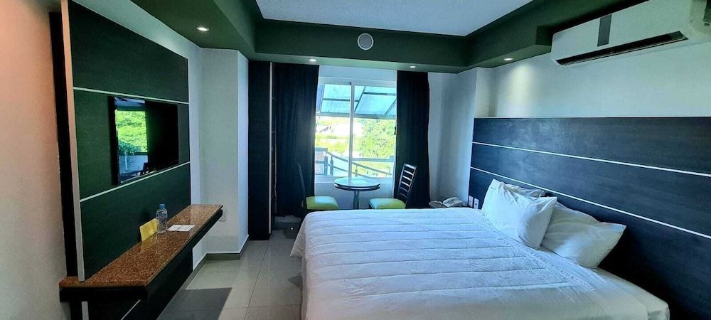 Hotel Borda Cuernavaca Comfort Room, 1 Queen Bed, Valley View (Pet friendly) 4