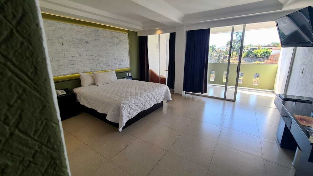 Hotel Borda Cuernavaca Comfort Room, 1 Queen Bed, Valley View (Pet friendly) 2