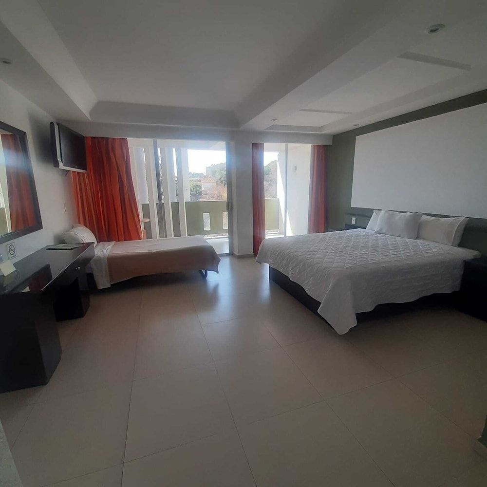 Hotel Borda Cuernavaca Family Triple Room, Multiple Beds, Courtyard View 2