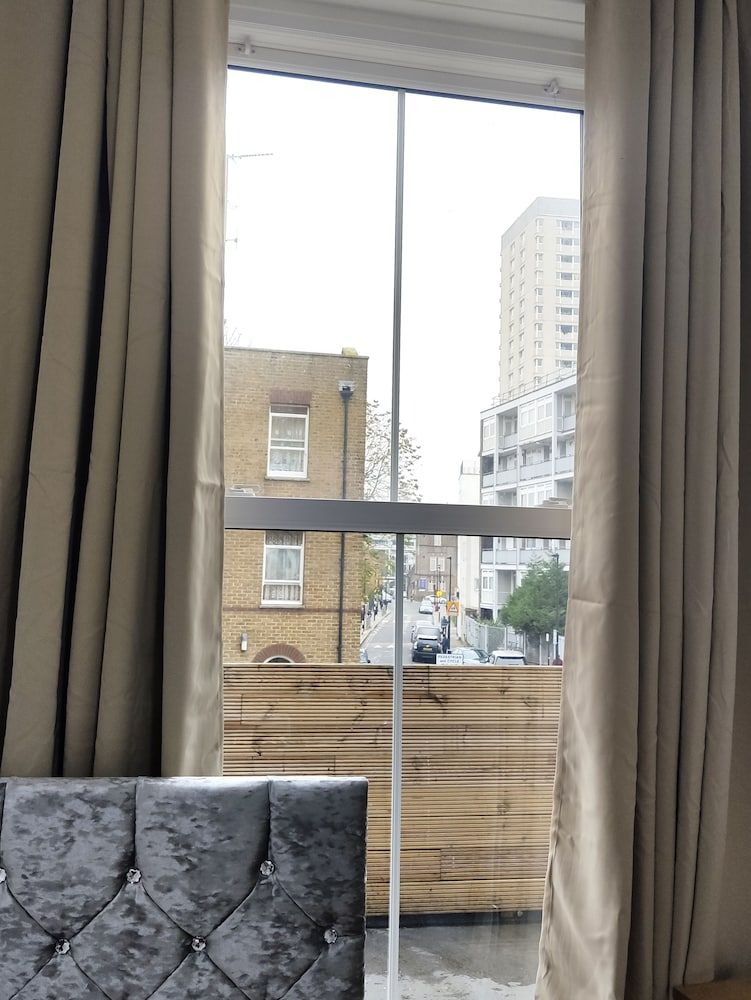 City Lodge Shadwell Classic Double Room, Shared Bathroom 12