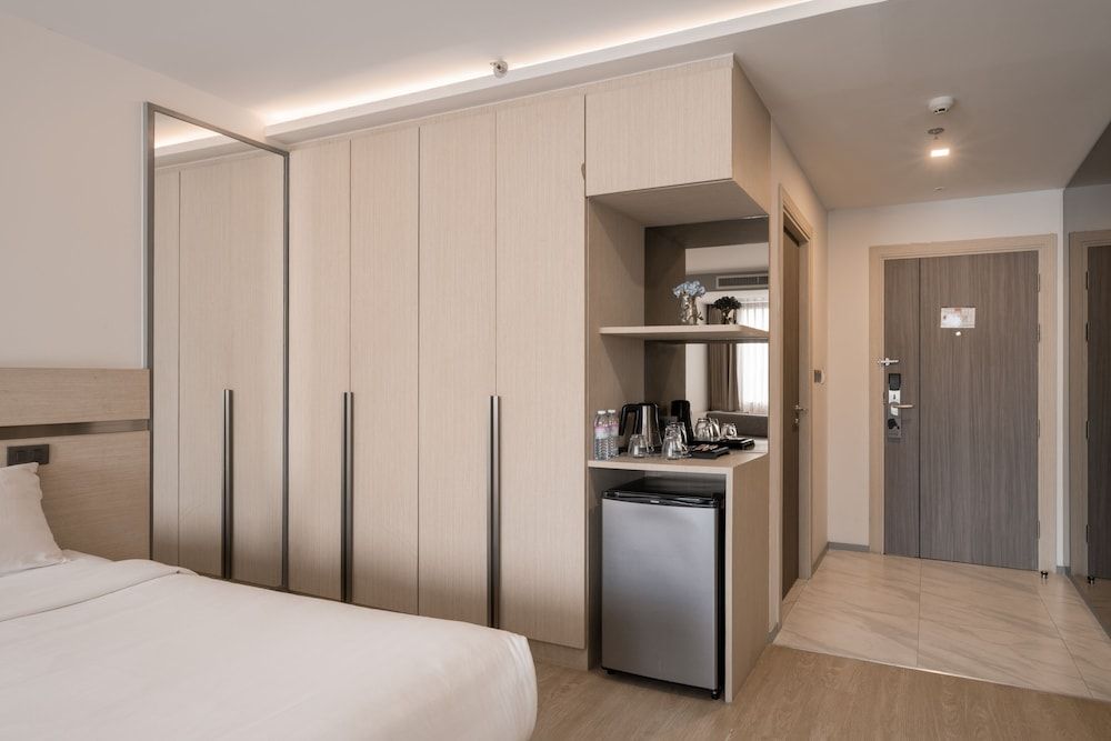 Samyan Serene Hotel Deluxe Room (Twin Bed) 7