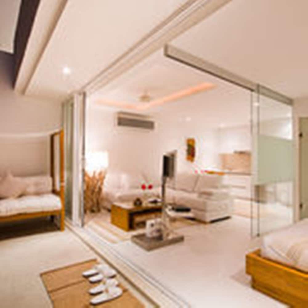 Code Samui Hotel One Bedroom Terrace with Seaview 3