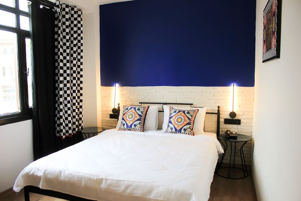 Think Hotel Standard Room, 1 Queen Bed, Non Smoking, City View 2