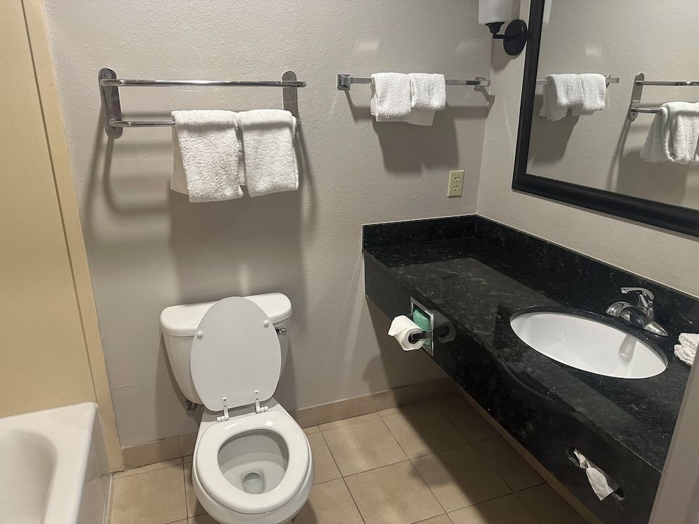 Red Roof Inn La Porte Deluxe Room, 1 King Bed, Non Smoking 5