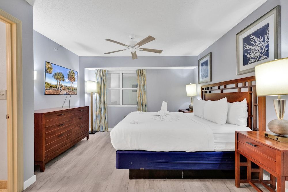 Signature Condo, 2 Bedrooms, Ocean View, Beachfront