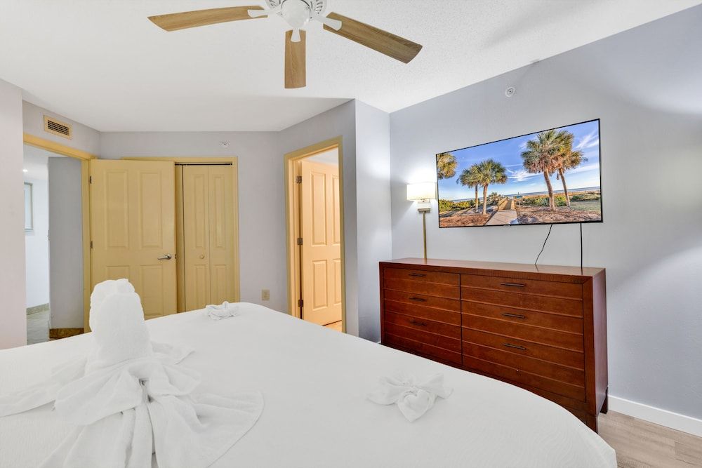 Signature Condo, 2 Bedrooms, Ocean View, Beachfront