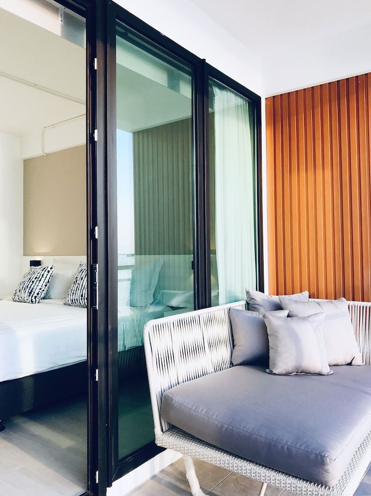 Blue Tao Beach Hotel Beach Front Superior King Room 4