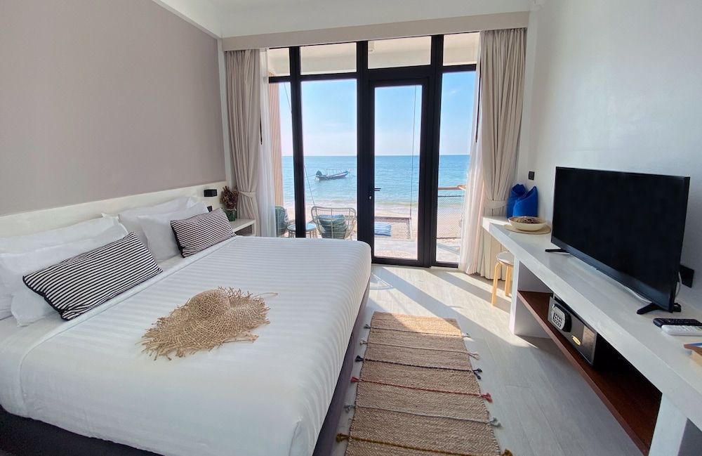 Blue Tao Beach Hotel Beach Front Superior King Room 5