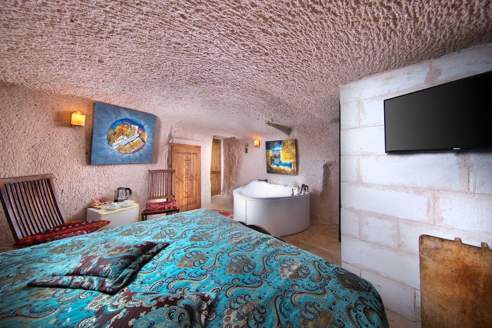 Cappadocia Fairy Chimneys Selfie Cave Hotels - Special Class Junior Cave Room With Jakuzzi 3
