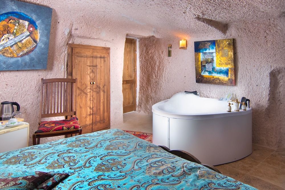 Cappadocia Fairy Chimneys Selfie Cave Hotels - Special Class Junior Cave Room With Jakuzzi 4