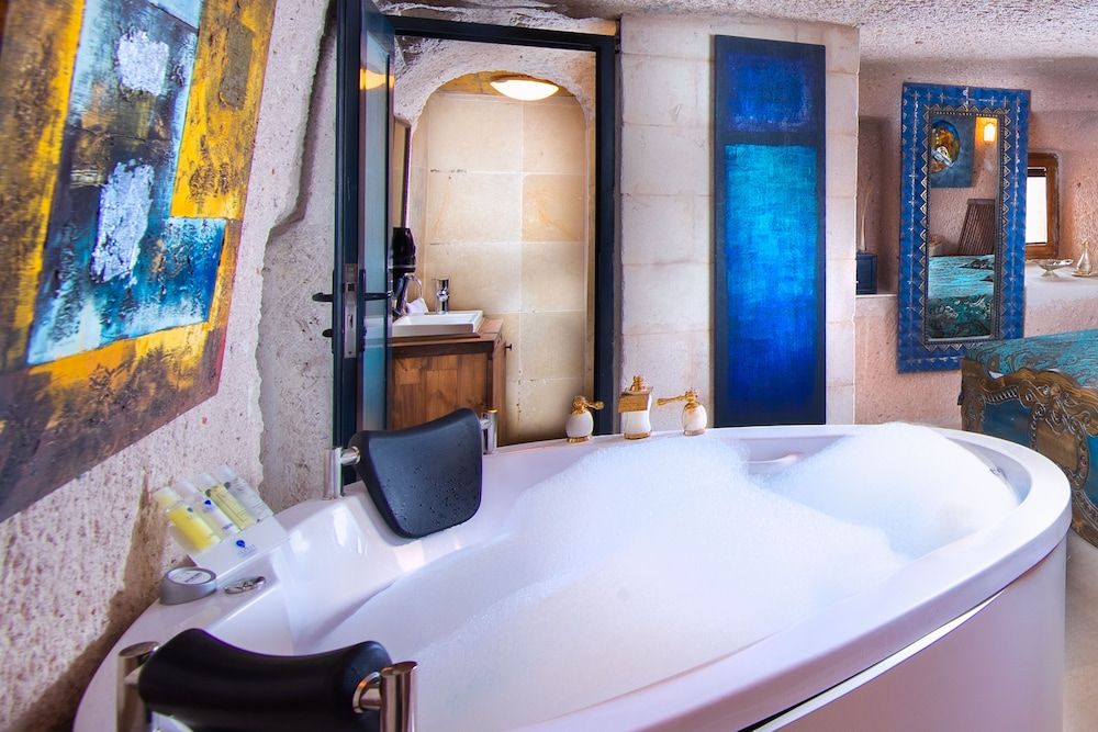 Cappadocia Fairy Chimneys Selfie Cave Hotels - Special Class Junior Cave Room With Jakuzzi 9