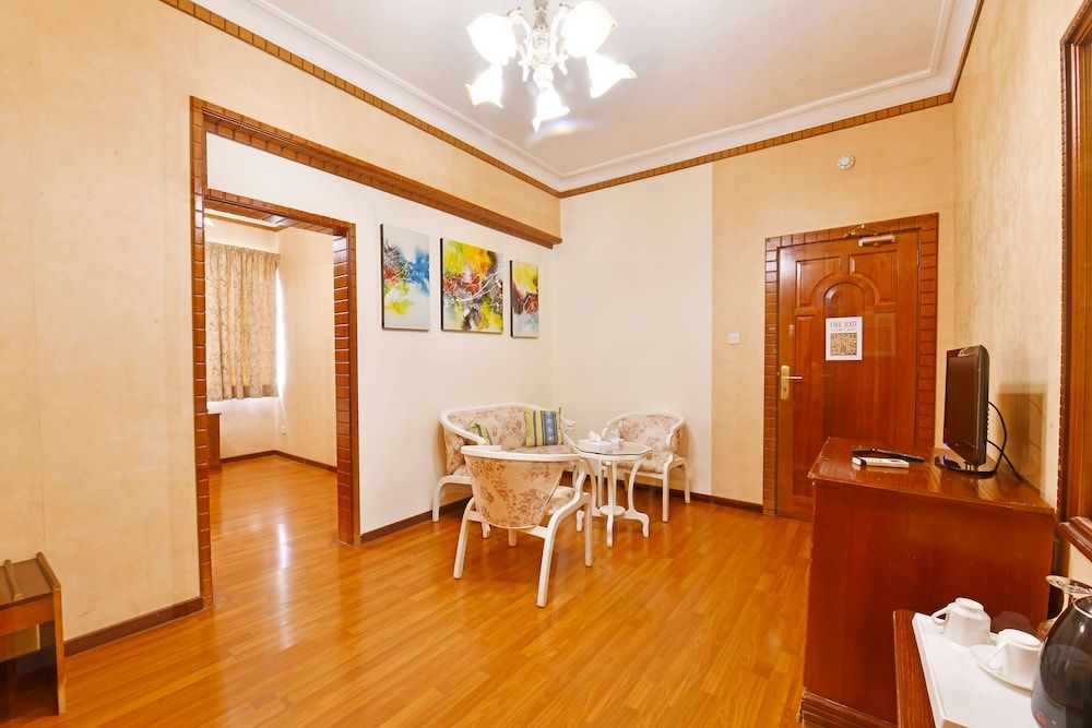 undefined OYO 125 Moon Plaza Hotel 6