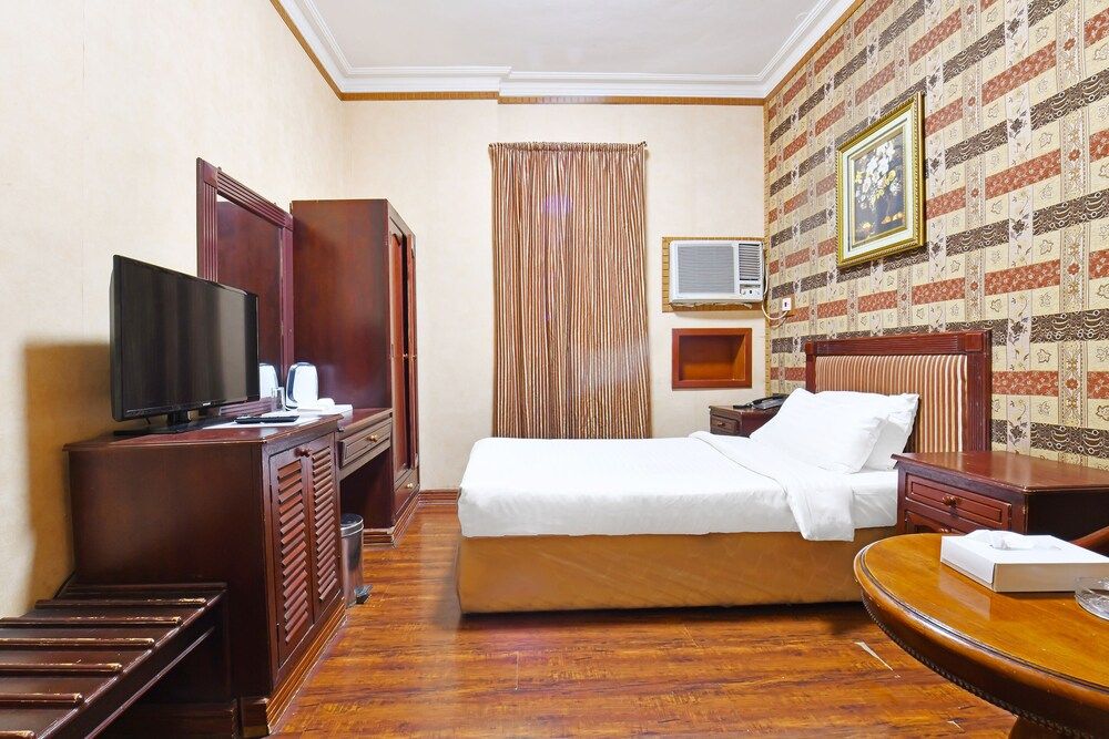 undefined OYO 125 Moon Plaza Hotel 9