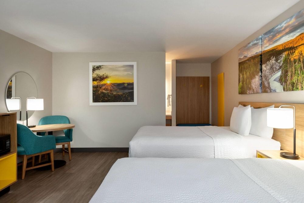 Deluxe Room, 2 Queen Beds, Non Smoking
