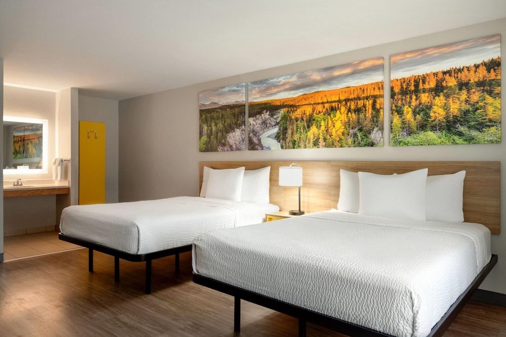 Room, 2 Queen Beds, Non Smoking (Mobility, Bathtub w/Grab bars)