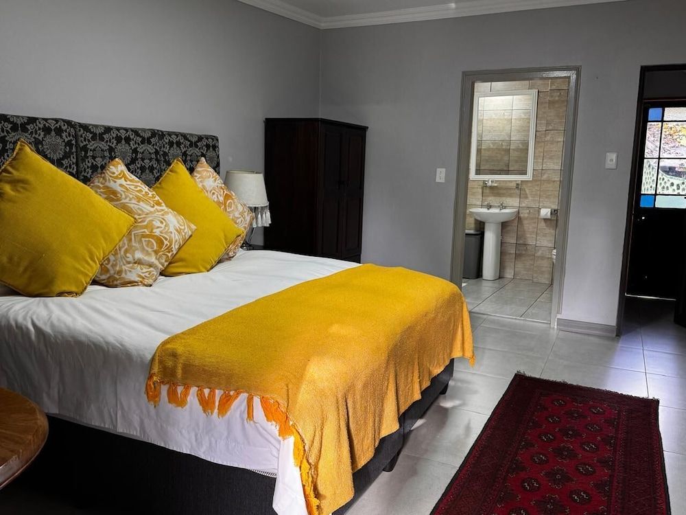 The Rabbit Hole Hotel Basic Double Room, 1 King Bed 22