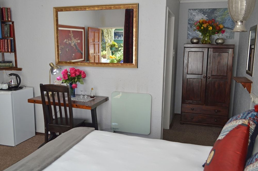 The Rabbit Hole Hotel Basic Double Room, 1 King Bed 29