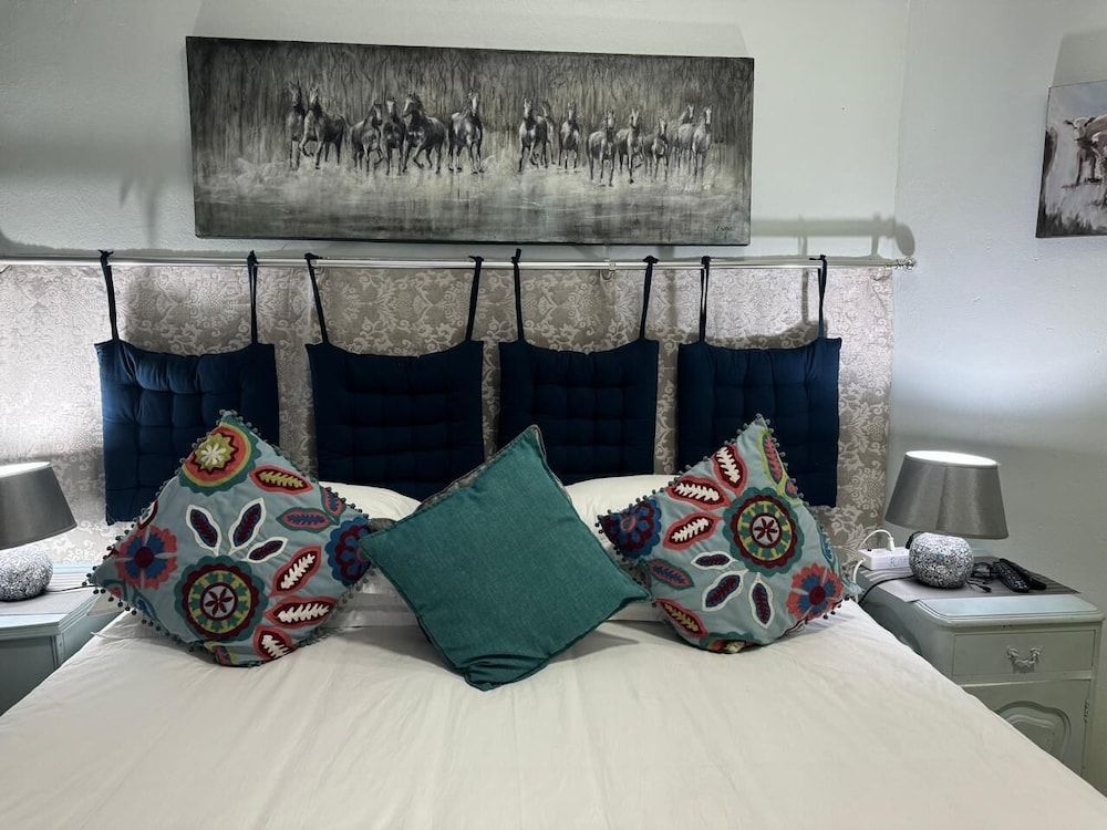 The Rabbit Hole Hotel Basic Double Room, 1 King Bed 19