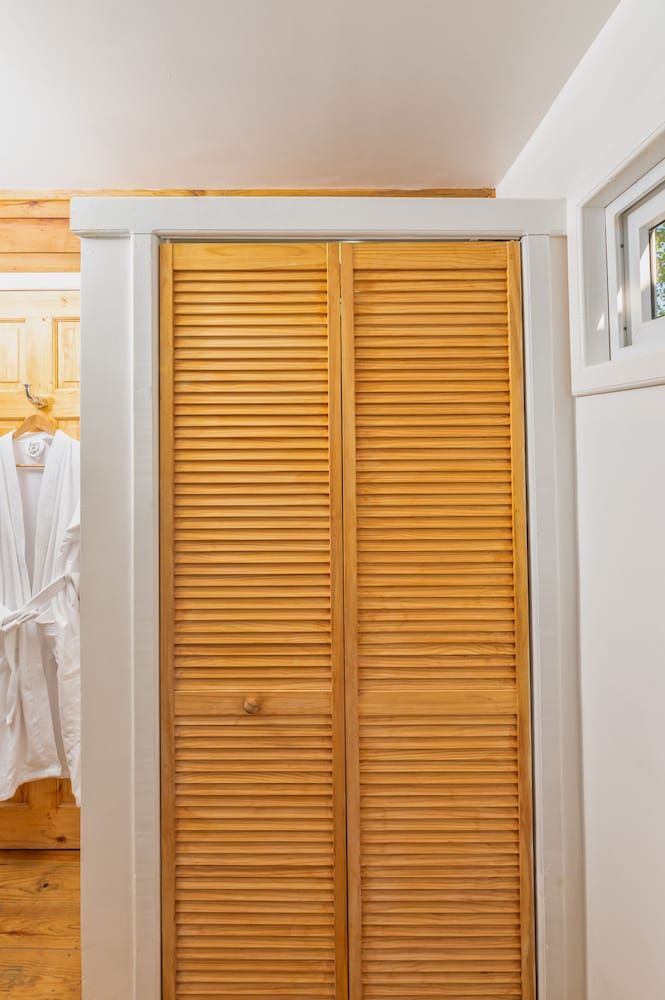 Hotel and Dive Center Roatan Yacht Club Standard Queen Room 6