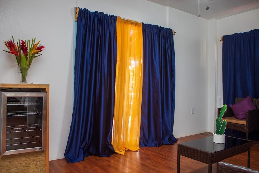 Hotel and Dive Center Roatan Yacht Club Deluxe King Room with Garden View 6