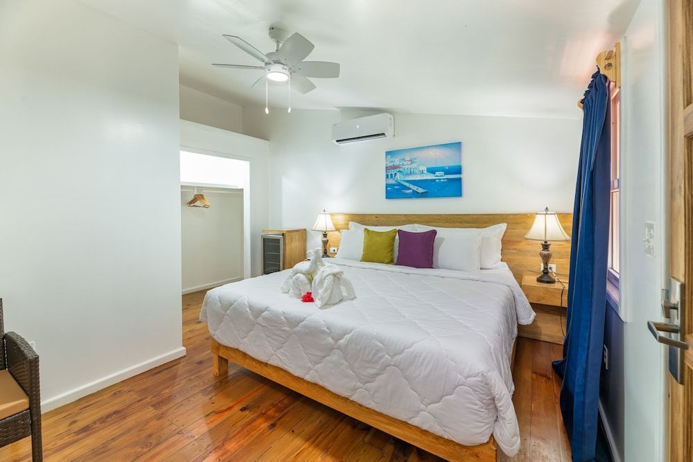 Hotel and Dive Center Roatan Yacht Club King Room