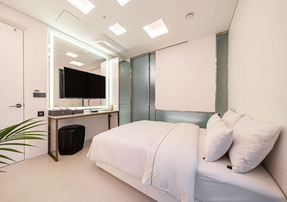 Forestar Deluxe Double Room (Netflix/ Youtube Available on TV) 36