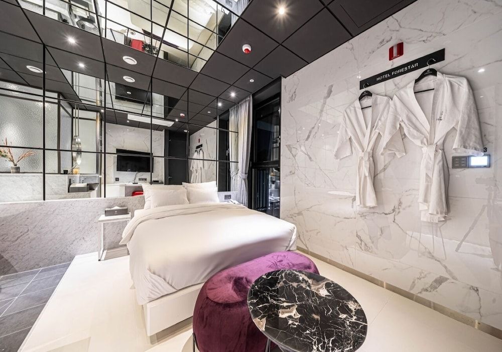 Forestar Deluxe Double Room (Netflix/ Youtube Available on TV) 4