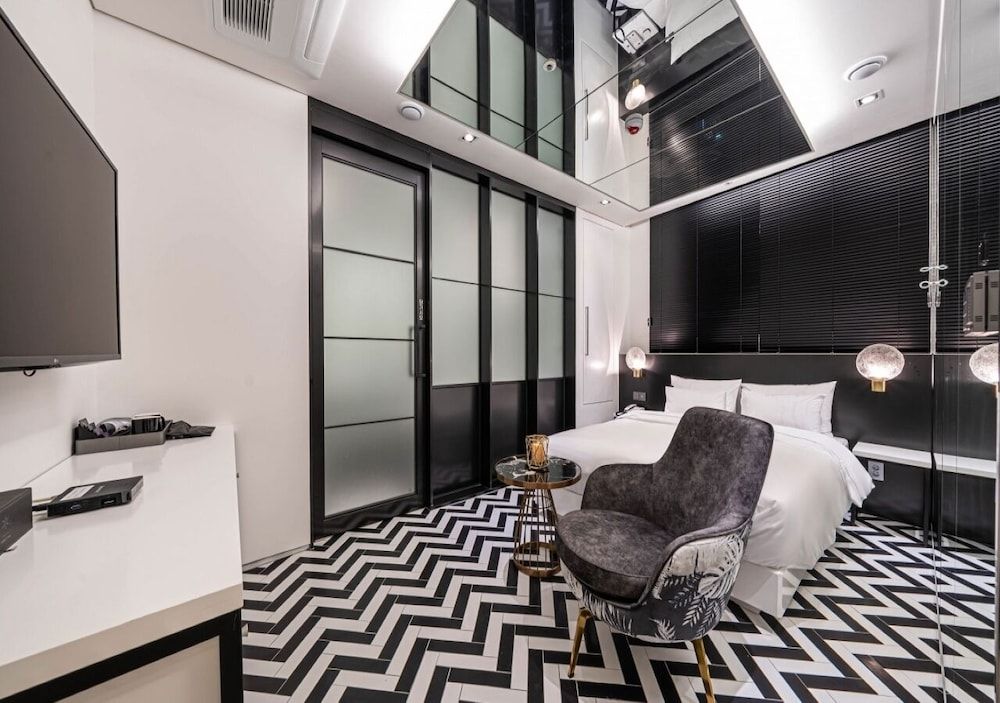 Forestar Deluxe Double Room (Netflix/ Youtube Available on TV) 33