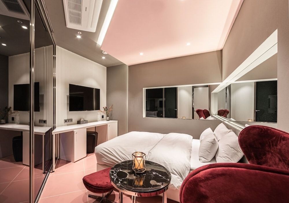 Forestar Deluxe Double Room (Netflix/ Youtube Available on TV) 39