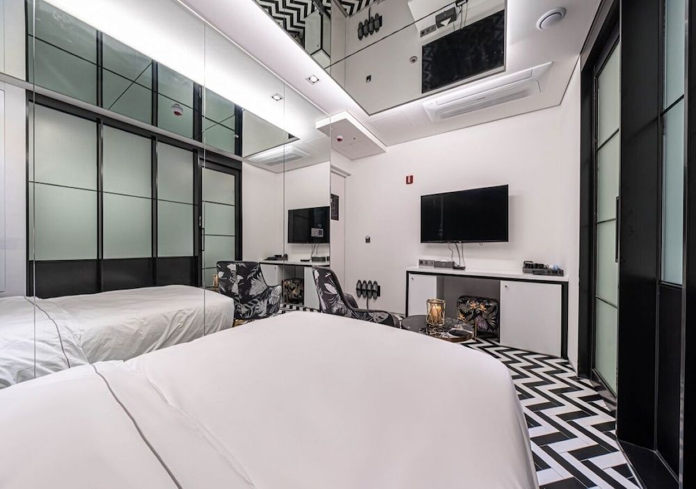 Forestar Deluxe Double Room (Netflix/ Youtube Available on TV)