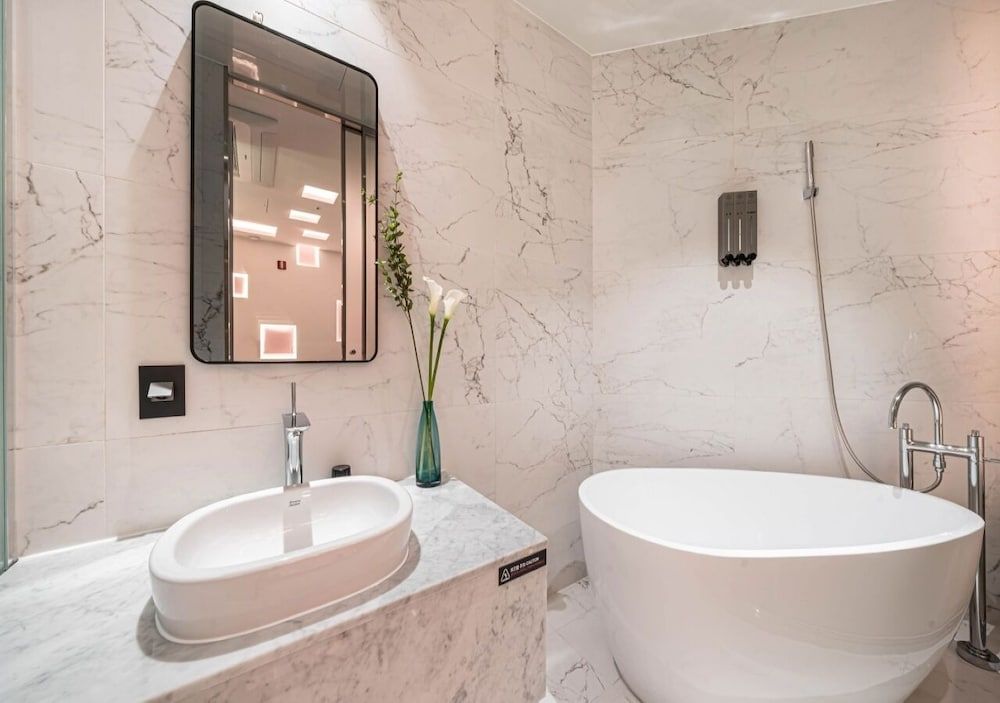 Forestar Deluxe Double Room (Netflix/ Youtube Available on TV) 21