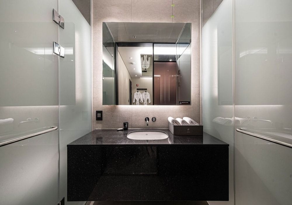 Forestar Deluxe Double Room (Netflix/ Youtube Available on TV) 27