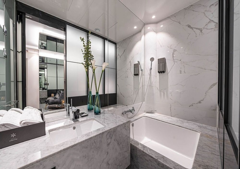 Forestar Deluxe Double Room (Netflix/ Youtube Available on TV) 15