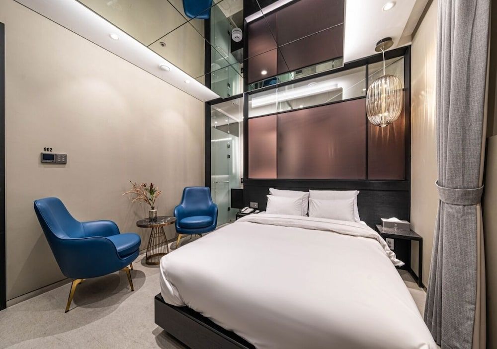 Forestar Deluxe Double Room (Netflix/ Youtube Available on TV) 14