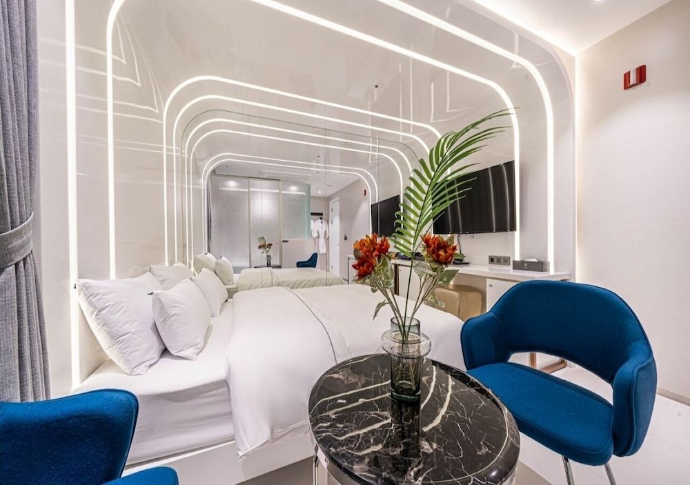 Forestar Deluxe Double Room (Netflix/ Youtube Available on TV) 3