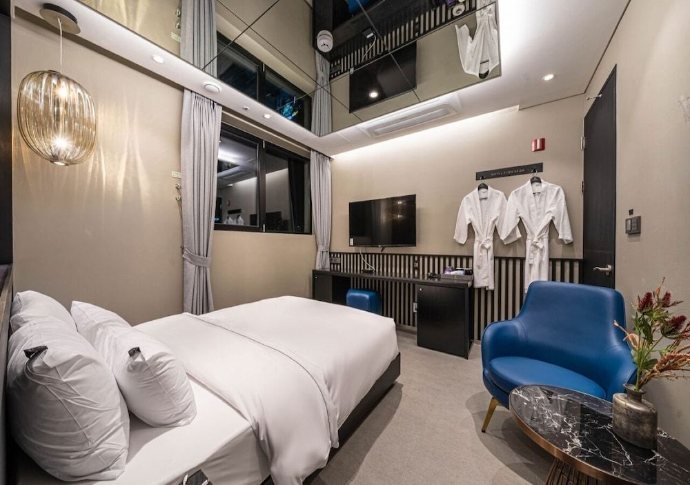 Forestar Deluxe Double Room (Netflix/ Youtube Available on TV) 13