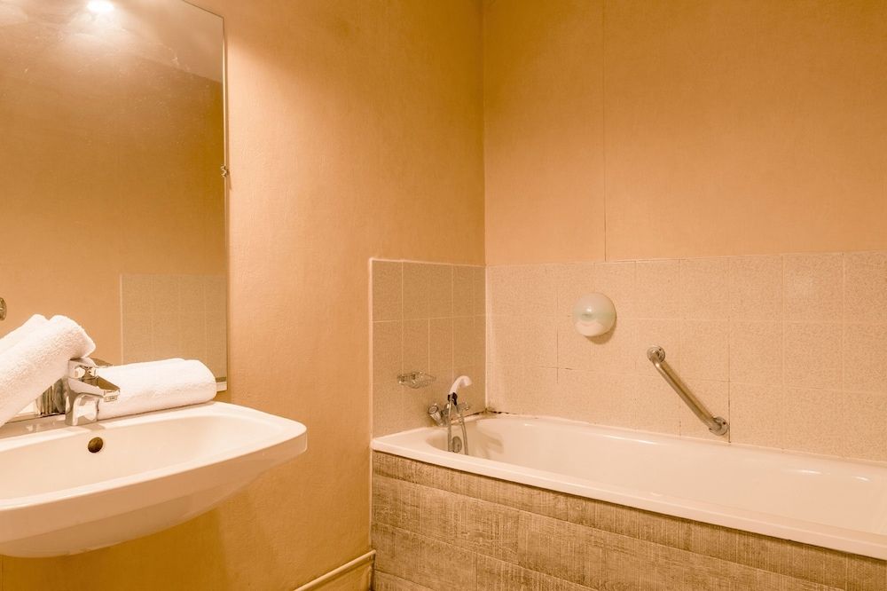 The Originals City, Hôtel Valence Est Family Triple Room 2