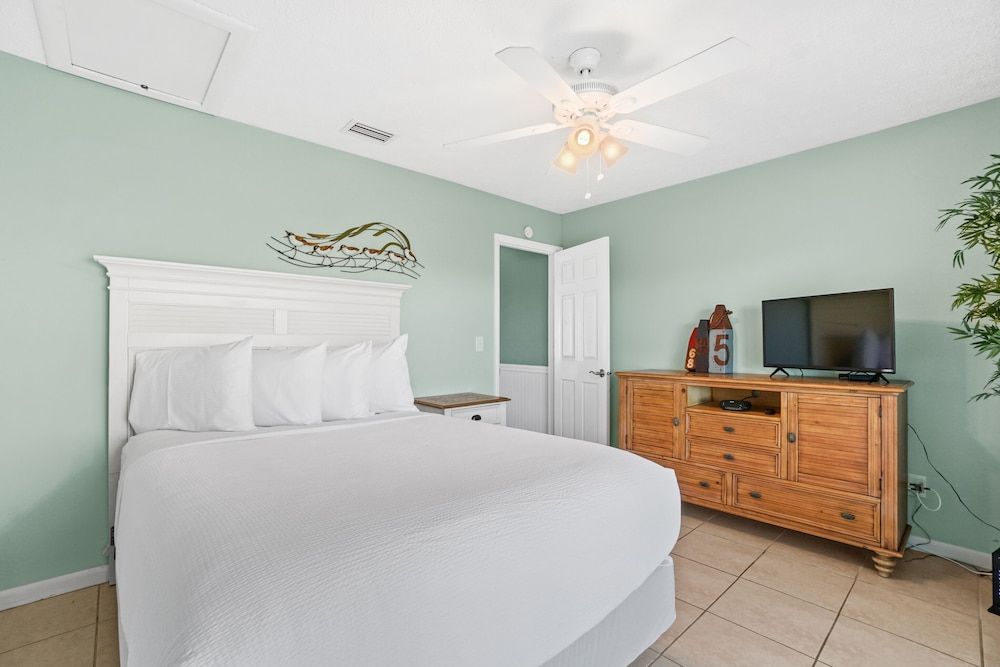 Condo, 2 Bedrooms (H15)