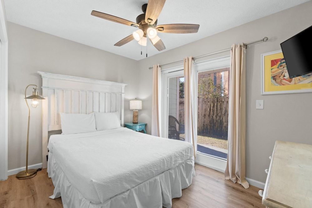 Condo, 2 Bedrooms (H5)