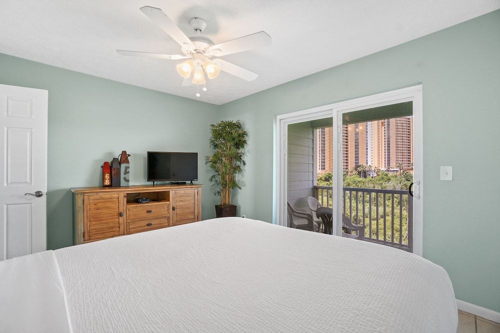 Condo, 2 Bedrooms (H15)