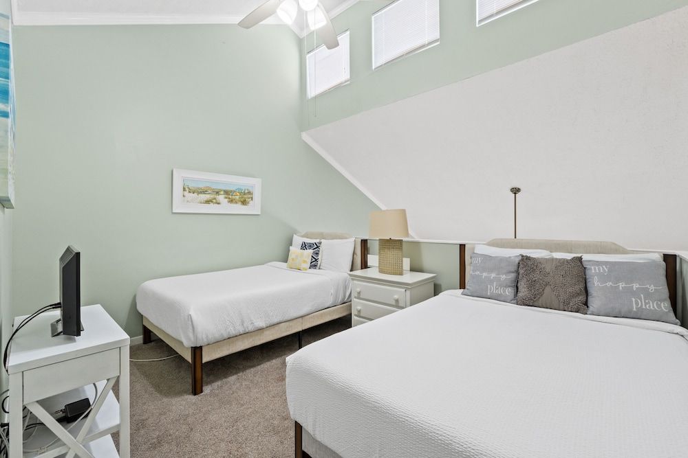Condo, 2 Bedrooms (D5)
