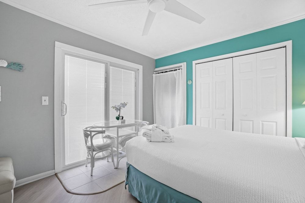 One Bedroom by the Beach (B-1)