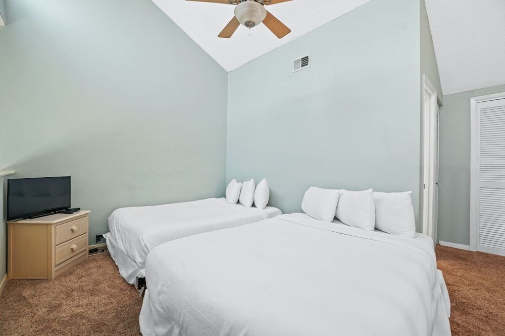 Condo, 2 Bedrooms (D8)