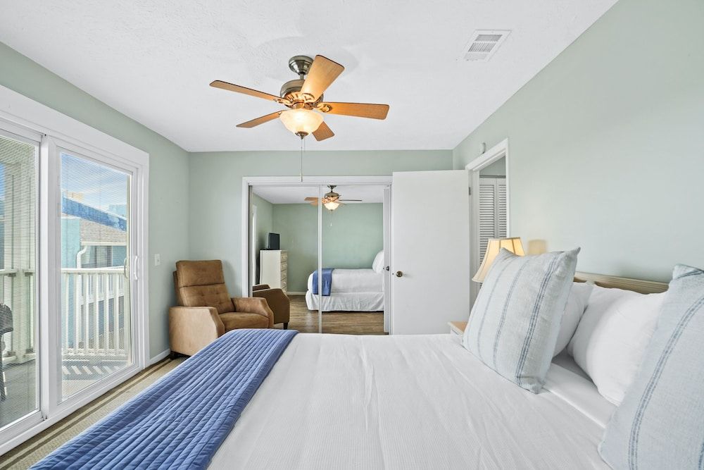 Condo, 2 Bedrooms (D8)