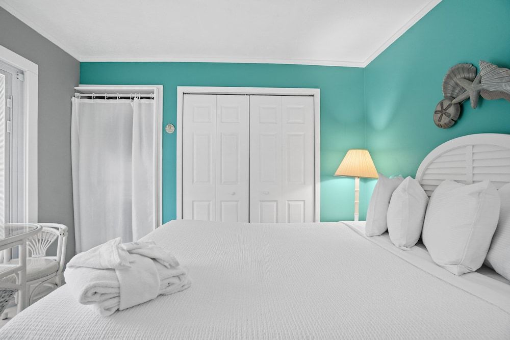 One Bedroom by the Beach (B-1)