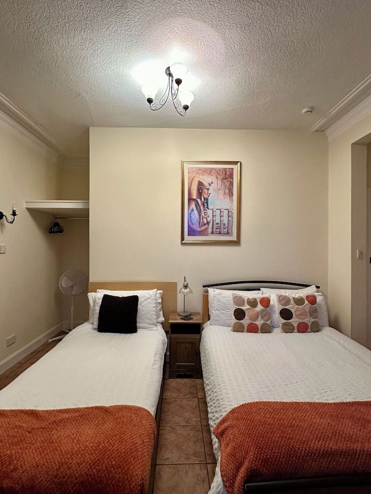 The Elbow Room Family Room (Room 1)