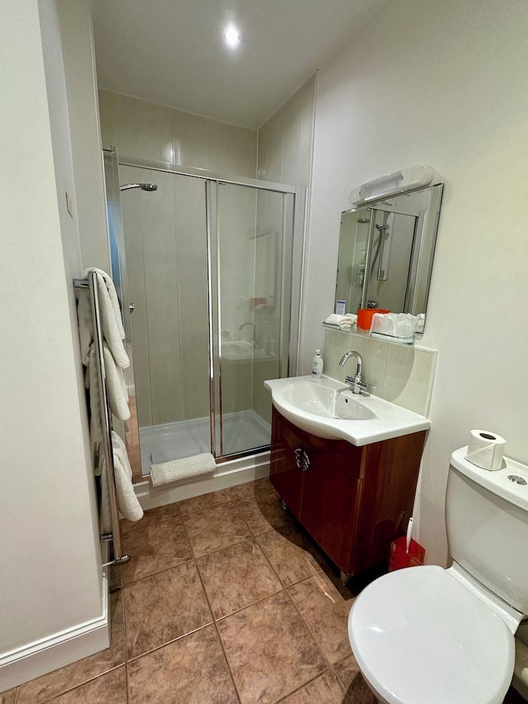 The Elbow Room Family Room (Room 1) 6