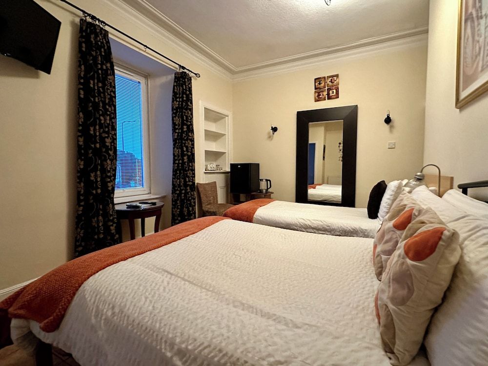 The Elbow Room Family Room (Room 1) 2