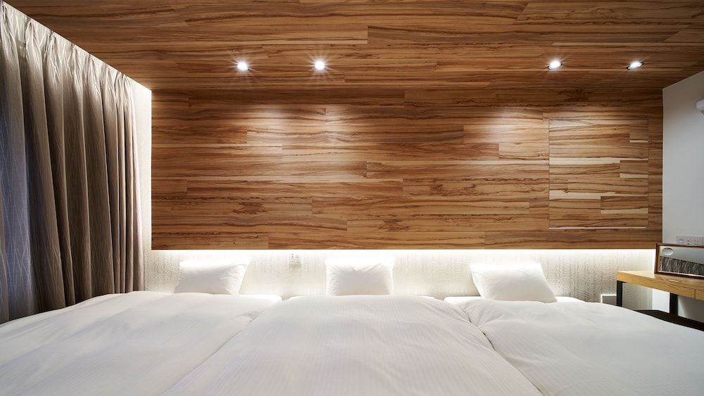 Twin Room (with Extra Bed)