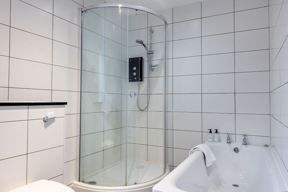 Cadgwith Cove Inn Standard Double or Twin Room, Shared Bathroom 3